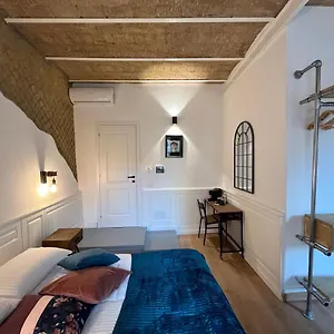 Domus Avi - 3*, Roma Italia