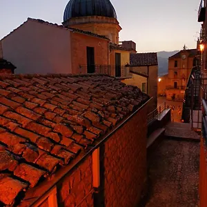 Il Vicolo Dei Tetti Gangi